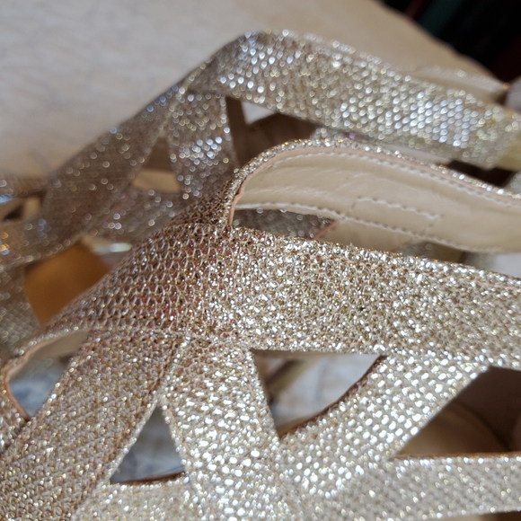 Marc Fisher NWOT Nala gold sparkly heels 6 M - Picture 10 of 12